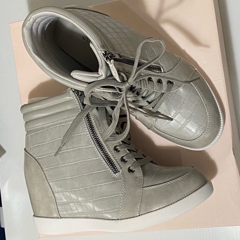 JustFab Women's Wedge Sneakers Hidden Heel Platform size 8.5